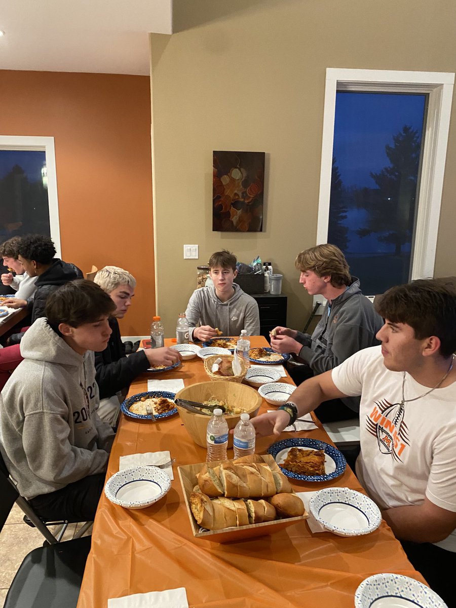 MHDspudFootball's tweet photo. Lots of Food- Lots of Fun
Appreciate these fine young men and what they mean for our program and school!
#UnityCouncil 
#EarnEverything 
#Winas1 https://t.co/n0yRH3Iauf