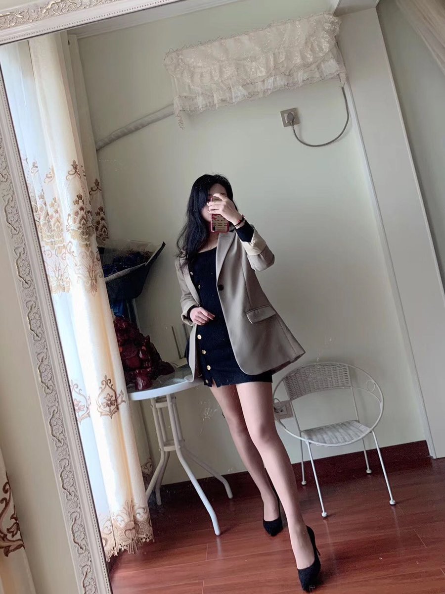 @limerencem 气温回升，这可能是今年最后的坚强了！  @Dream_QY
#涞觅丝袜 
#肉丝
#丝袜
#美腿
#恋足 https://t.co/jF5fxbwKj7