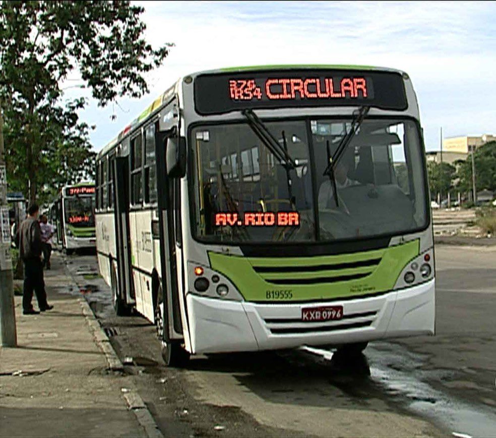 raphaelviicente's tweet photo. frases que podem ser ditas no sexo ou no ônibus: https://t.co/Z8HcHs9VdV