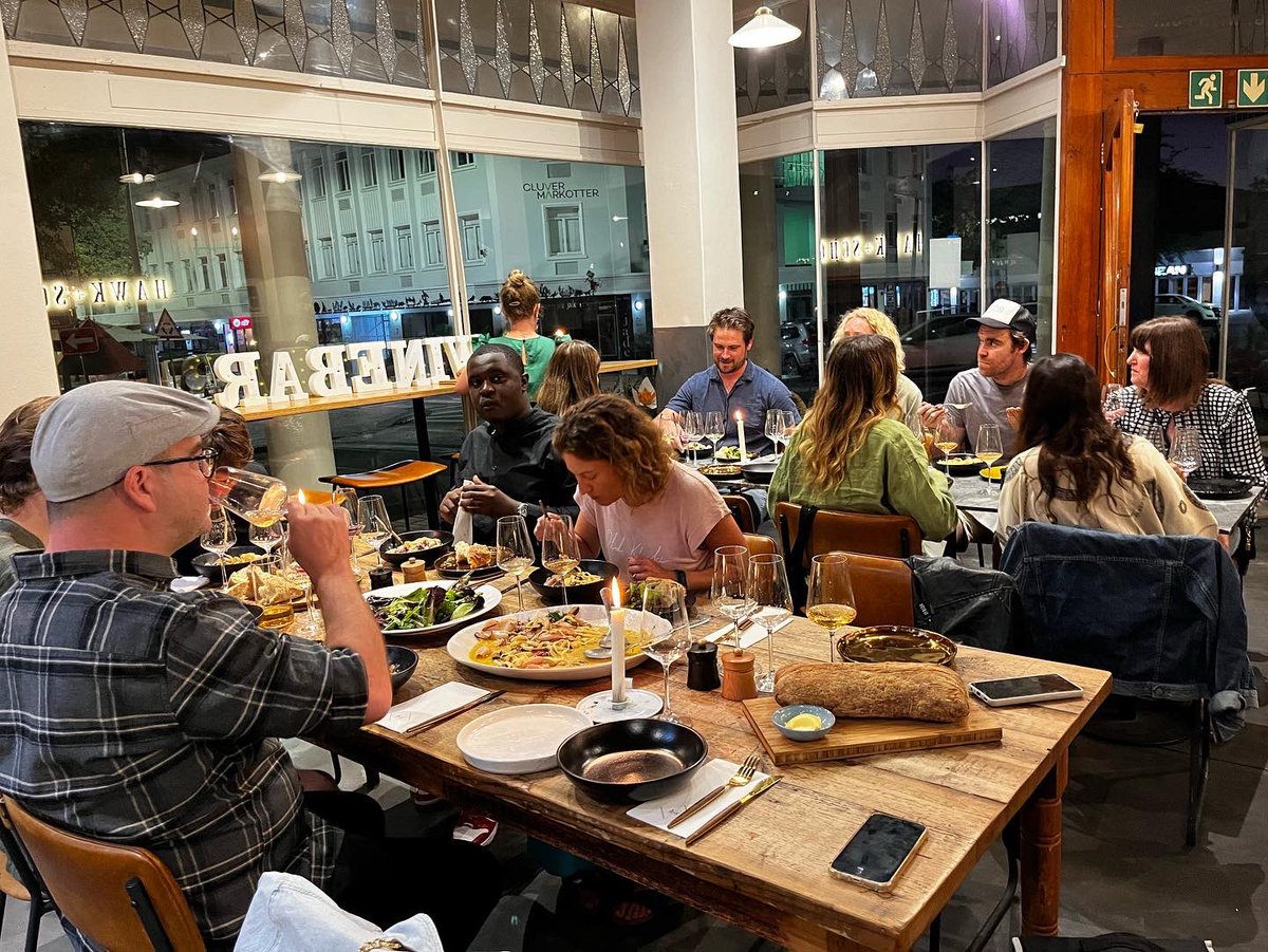 Hawk + Schoon Wine Bar tweet media