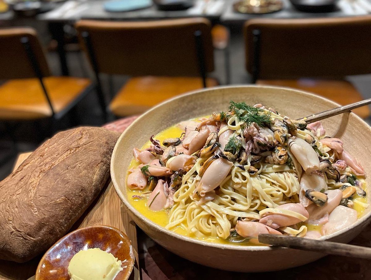 Hawk + Schoon Wine Bar tweet media