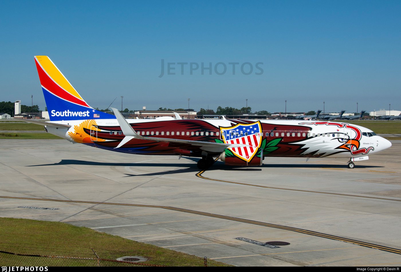 Southwest 737-800 サウスウェスト Illinois One Southwest Boeing 737-800 N8619F Illinois One NG Model 58161