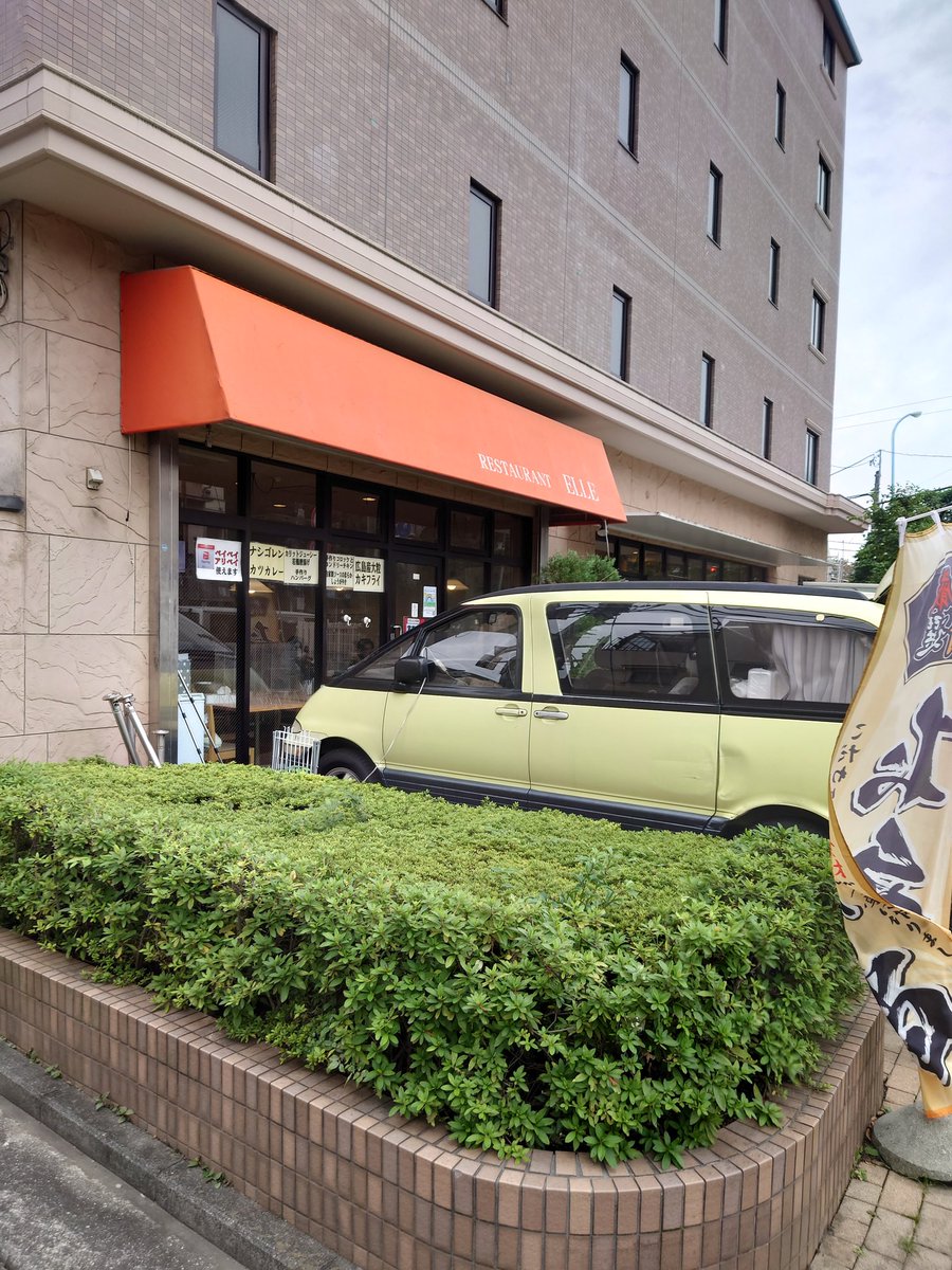 okochamalunch's tweet photo. 今日のお昼は西武柳沢（武蔵境？）の「エル」でコロッケと焼肉のセット。近くに大学があるせいか、安くてボリュームがあります。 https://t.co/Gkwoq3JL02