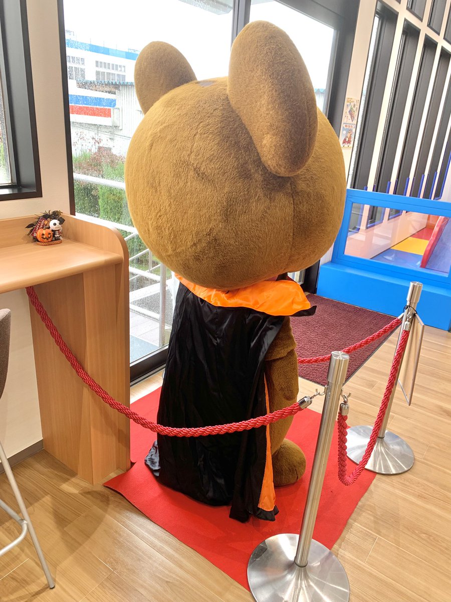 もうすぐハロウィンだねえ🎃👻

マントきてみたよ💖