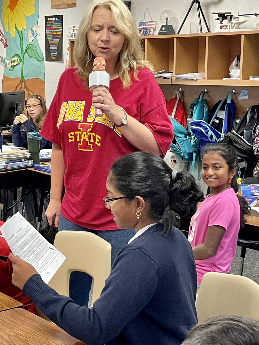 SCIS_APKane's tweet photo. What happened to the Roanoke Colony? Mrs. Anderson’s 5th grade students debated with supporting evidence during their “talk show.” #maryevanselementary https://t.co/VQM0Hy25Vx