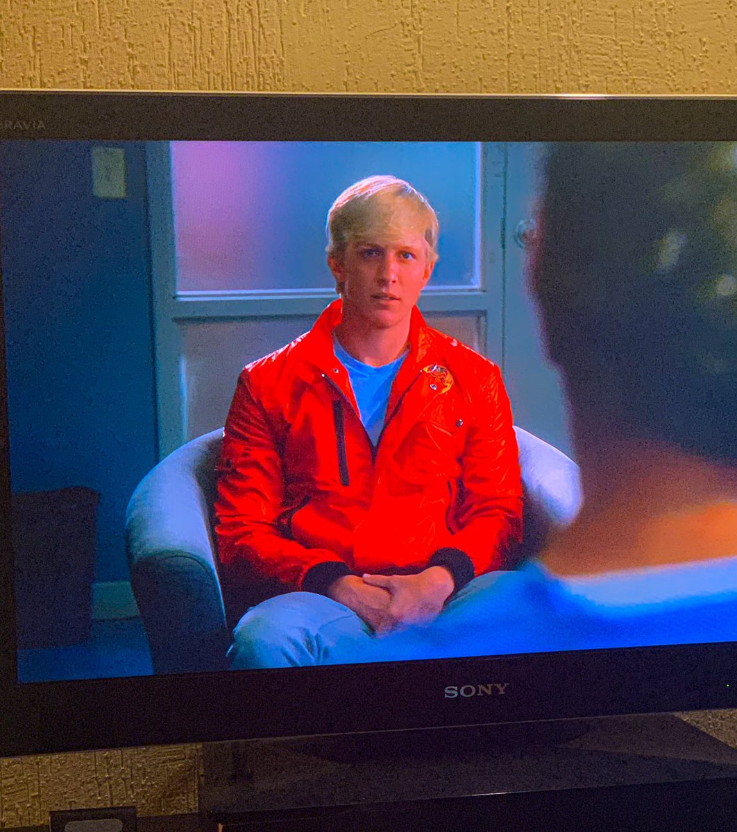 _mads16's tweet photo. Mi episodio favorito de #CobraKaiSeason5 “puedes ser la mejor versión de ti, solo debes encontrarlo” https://t.co/AJ1UMwU9p5
