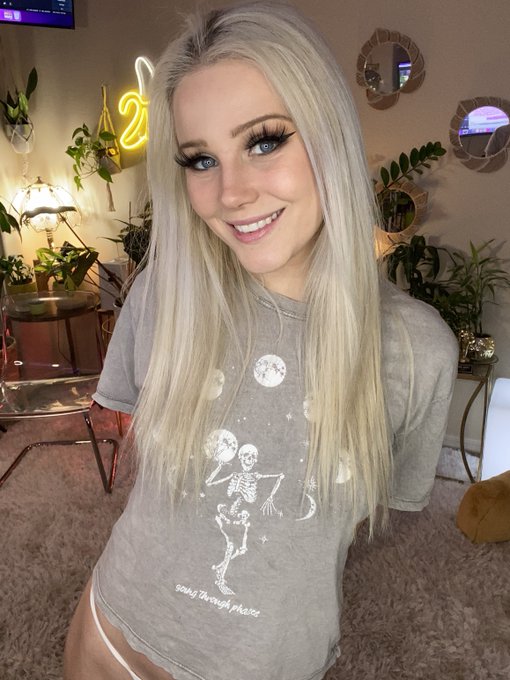 Lexi Luv’s pics and videos