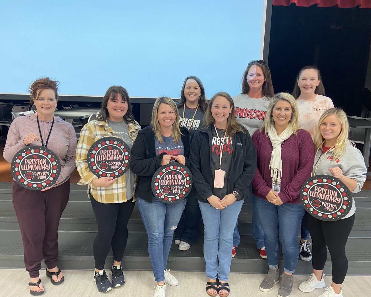 PrestonElem18's tweet photo. Loved celebrating this awesome group by presenting them with our staff Roar Award! They are all so deserving! #theprestonpride #PESHearUsRoar https://t.co/xSFmXaJMX8