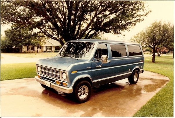 k9nolan's tweet photo. @TomAmes24 @Super70sSports Did you say Econoline… https://t.co/FrJng2G6W5
