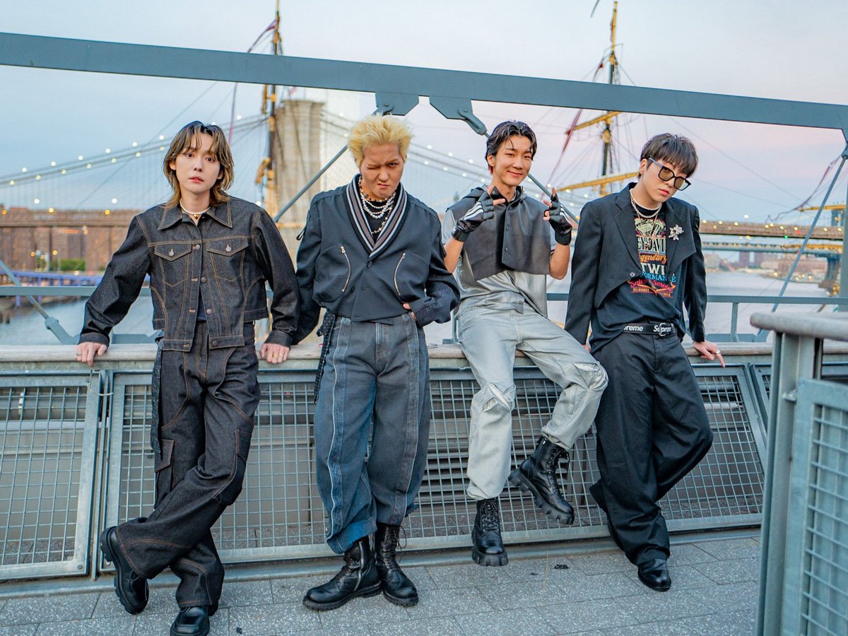 SecretGardenDBB's tweet photo. Yoon Weverse post

"While it's 9th year anniv, dropping this NewYork photos that I have saved"

#위너는_9년째_패밀리
#9YearsAtoWINNER
#위너 #이승훈 #강승윤 #김진우 #송민호 #Winner #KangSeungyoon #LeeSeunghoon #SongMino #KimJinu https://t.co/k3jGzVtR0C