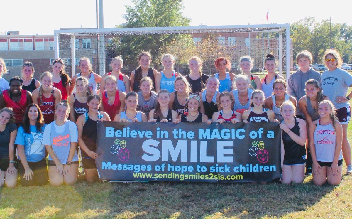 SendingSmilesAA's tweet photo. Thank you to our incredible field hockey smile makers at Chopticon High school @smcps_md #kidsmakingadifference #roadto100ksmiles #ssathletes #2sischarity https://t.co/pRfcBiH2tT