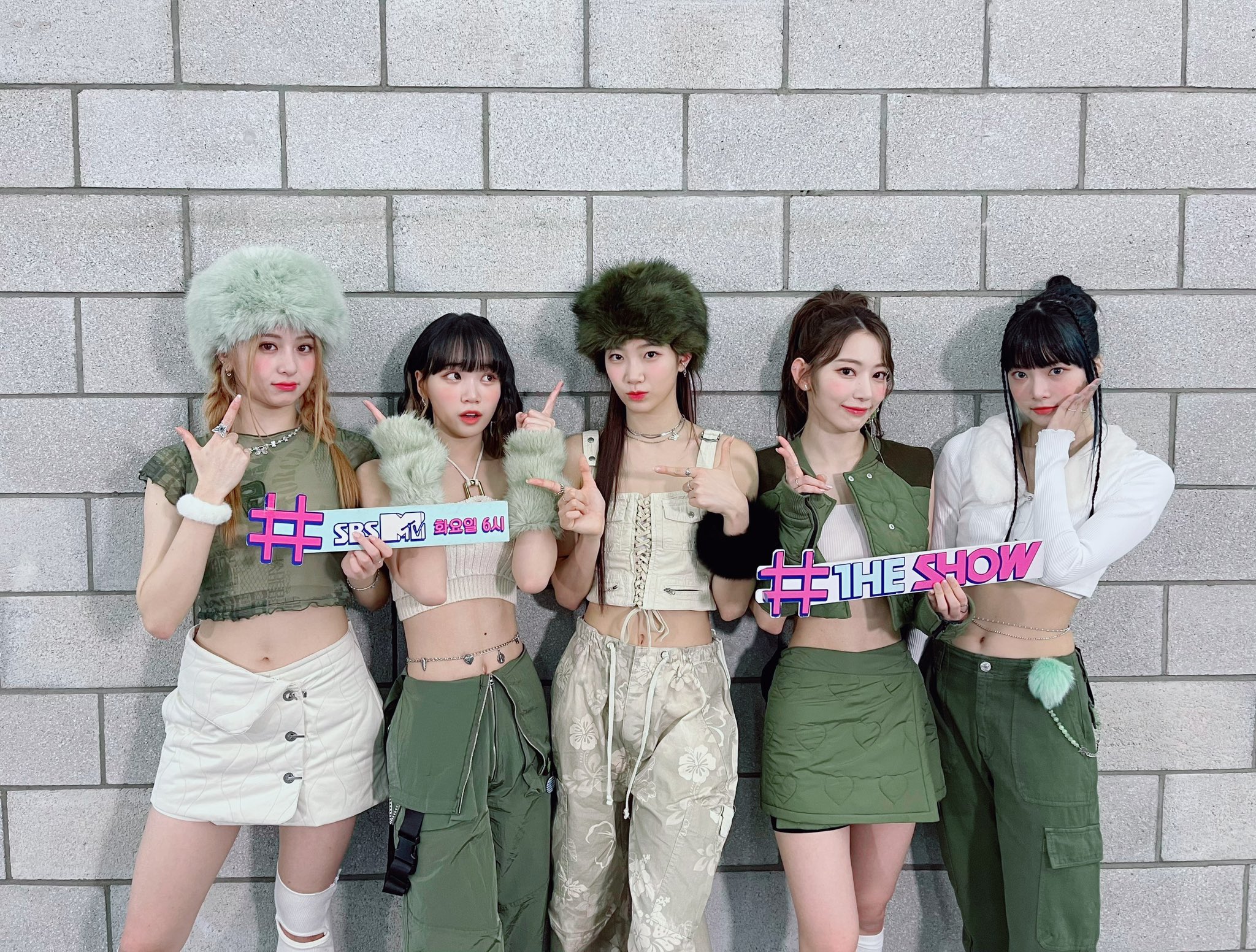 Ff4cOE6agAAPN_c.jpg:large