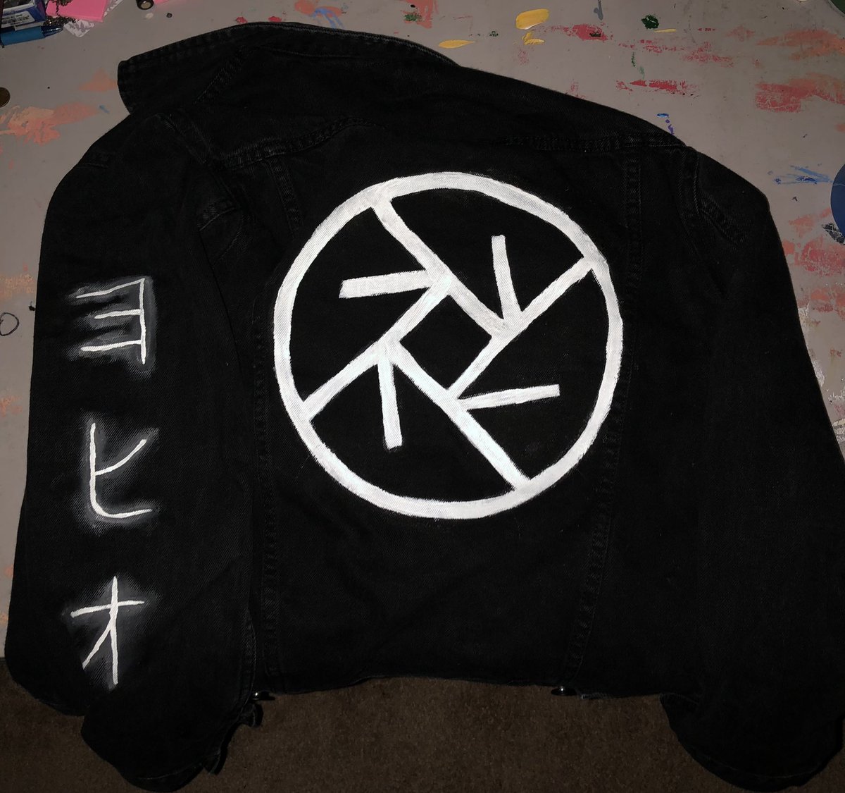 wakeupspooky's tweet photo. I painted this jean jacket today in honor of one of my favorites!
@YOHIO_DISREIGN @devotarians #devotarians https://t.co/OojrReWsLz