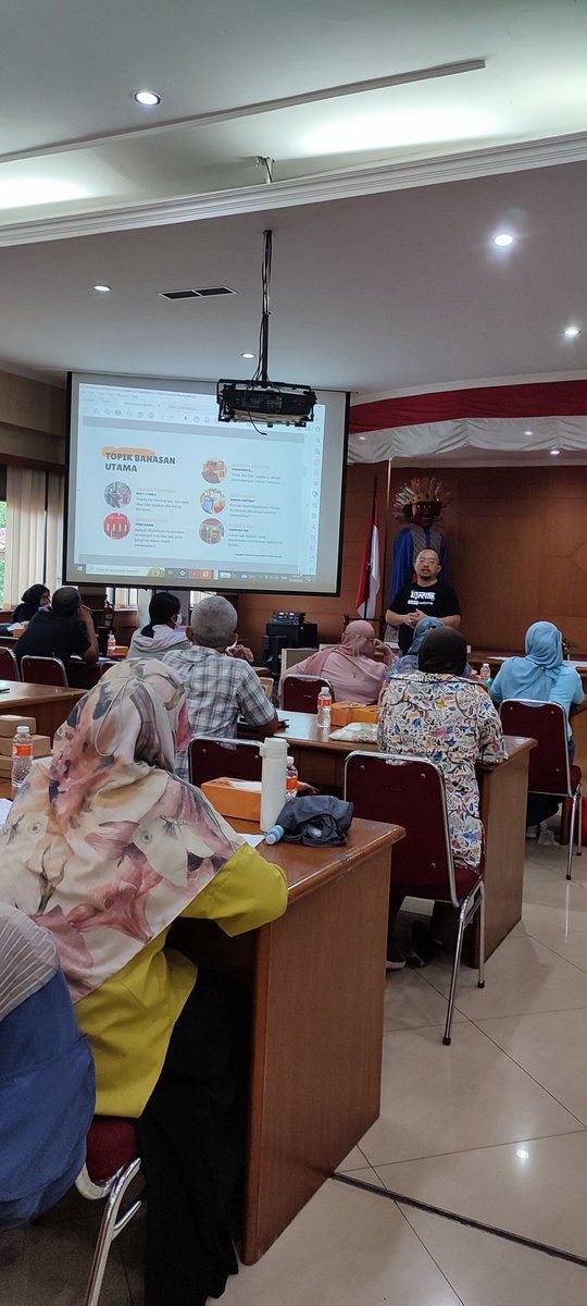 netzmeofficial's tweet photo. Seneng banget hari ini bisa sharing tentang digitalisasi bisnis dengan UMKM Jakpreneur 😍
Pelatihan E-Smart 2022 batch 2 let's gooooooo!!
#digitalisasibisnis
#siappakaiqris
#netzme https://t.co/A0md6D29R3