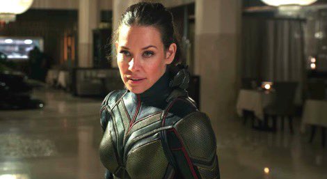 wandasattorney's tweet image. How the fuck did the wasp go from 

This                               To THIS