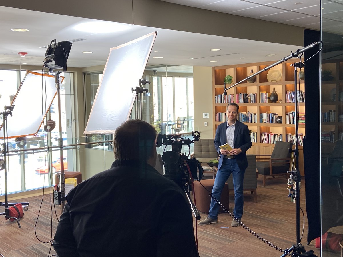 TheKLC's tweet image. Lights! Camera! Action! Take a look #BehindTheKLCene at our recent video shoot to promote our new book coming out in 99 days, "When Everyone Leads." Stay tuned for the video premiere tomorrow!

#leadership #WhenEveryoneLeads #booklaunch