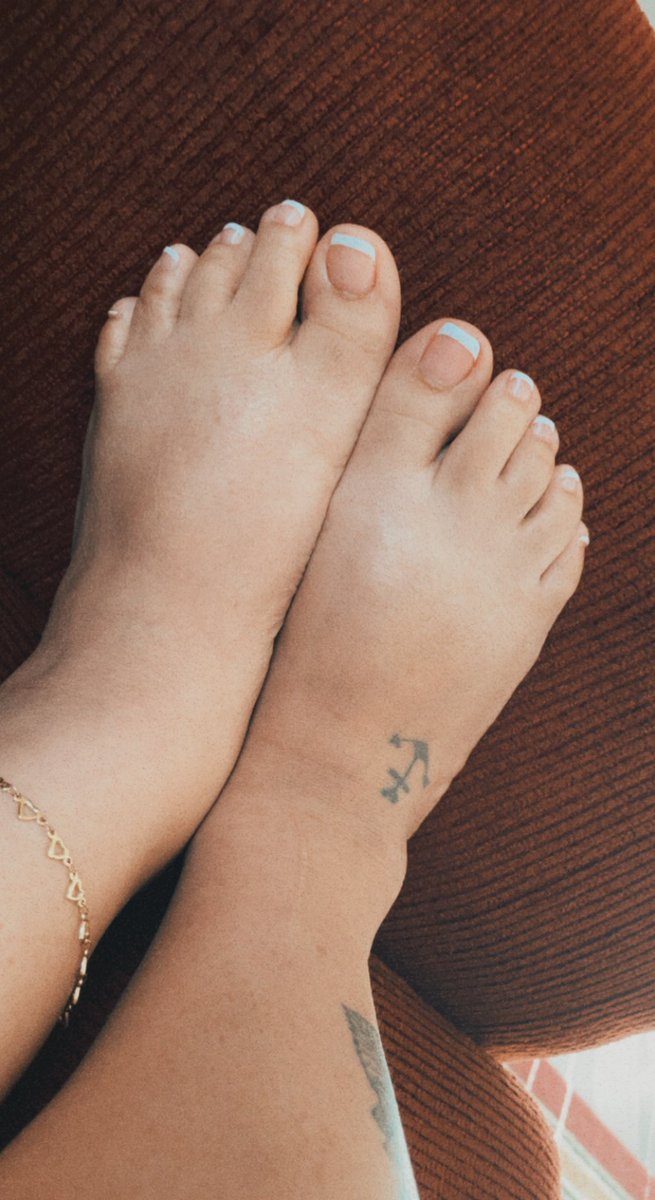 Ebabycutietoes's tweet photo. End result, so in love! 🥰 He picked the the color and got to watch the whole time!🙃🤤 #findom #freshlypainted #feetpicsforsale #feetworship #feetpic #feetfetiche #feetِ https://t.co/U9HfK720dZ