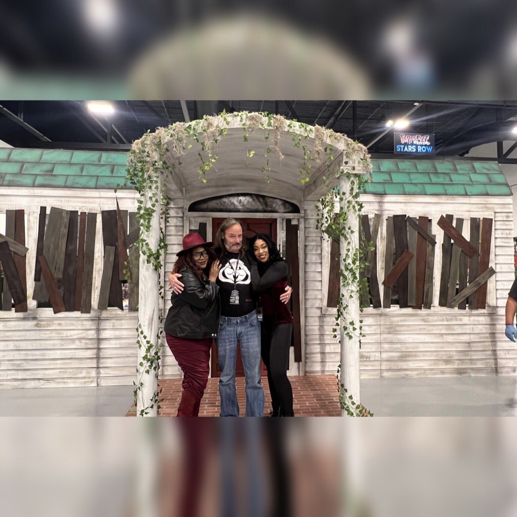 TammyReeseMedia's tweet photo. Scarefest vibing on Stars Row at A Nightmare On Elm Street House with @LaKisaRenee1 and our dear friend Rob Mello, best known for his role as John Tombs in #Blumhouse #HappyDeathDay films.

#Scarefest #RobMello #HappyDeathDay2U #FearTheWalkingDead #JohnTombs  #HorrorFamily https://t.co/Pld04EZ8Ov