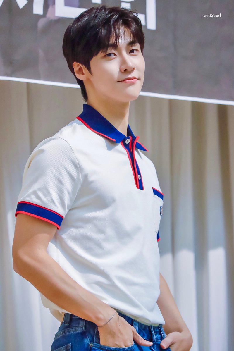 jdon_seunghyub's tweet photo. 221023 목동 팬싸인회 승협 ᰔ

해가 뜨지 않을 때까지 사랑해 ˚ෆ*₊

#NFlying #엔플라잉 #이승협 
#LeeSeungHyub @NFlyingofficial https://t.co/MXnDaihTJP