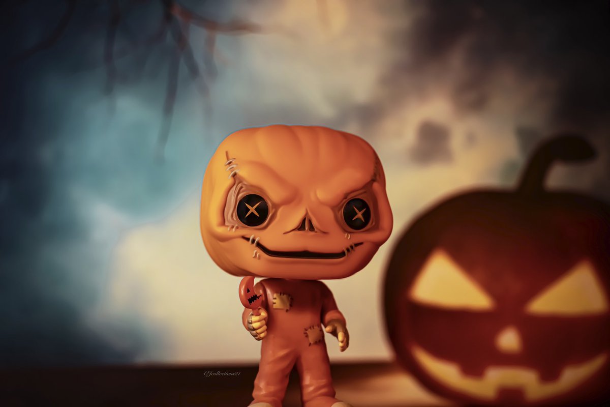 cjcollections21's tweet photo. Day 24 of @originalfunko October #funkophotoadaychallenge #treats
#Funkoween #Funko #halloween #funkofamily #spookyseason 
#FunkoFunatic  #trickrtreat #sam #horrormovies https://t.co/k45uskp6Tu