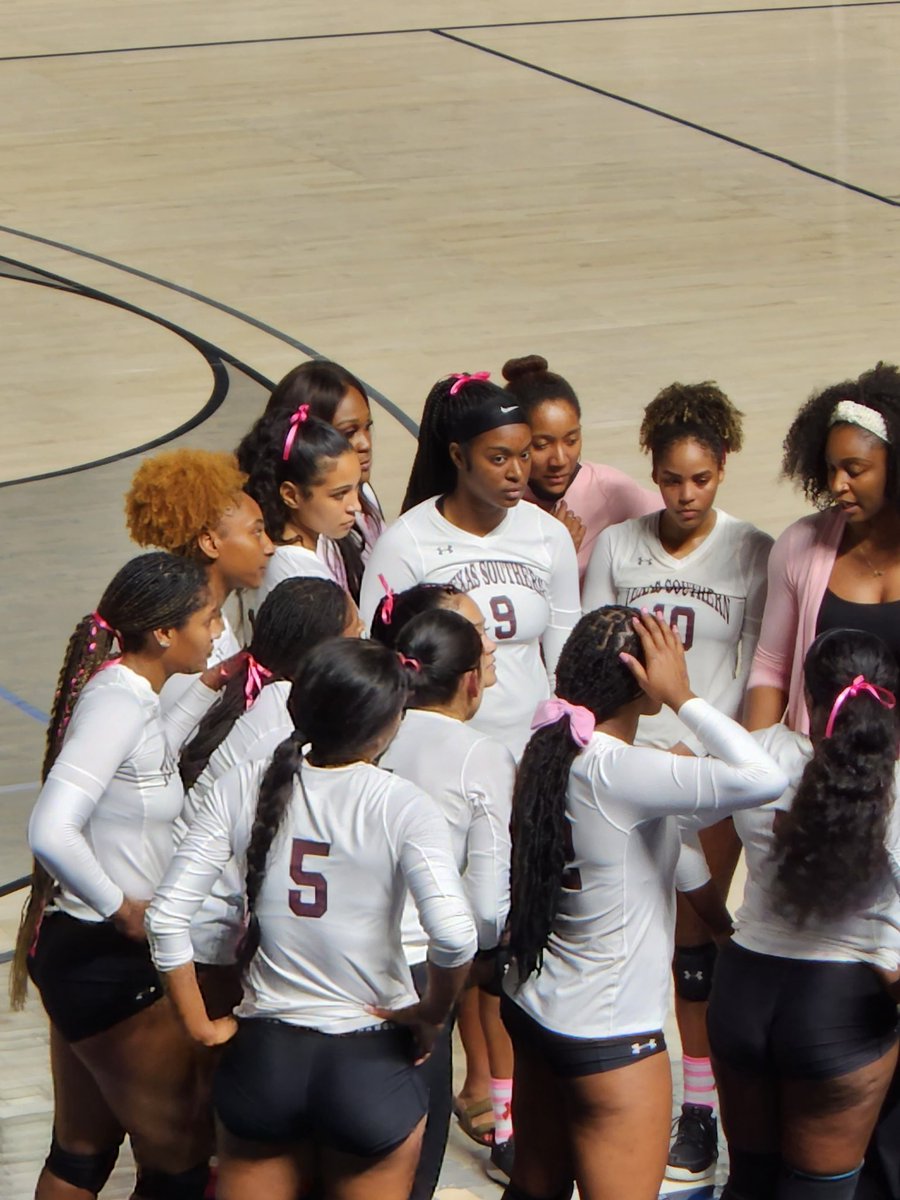 MrSmithMEd1's tweet photo. Attended the TSU vs PVAMU Volleyball Game Tonight to support @BTW_Houston ALUM! Even after my students graduate, if they extend the invitation, I will do what I can to pop up! #Hey9 #StillMyBaby #TeacherDuties #TSUTookTheWin https://t.co/o7UzhQGWXg