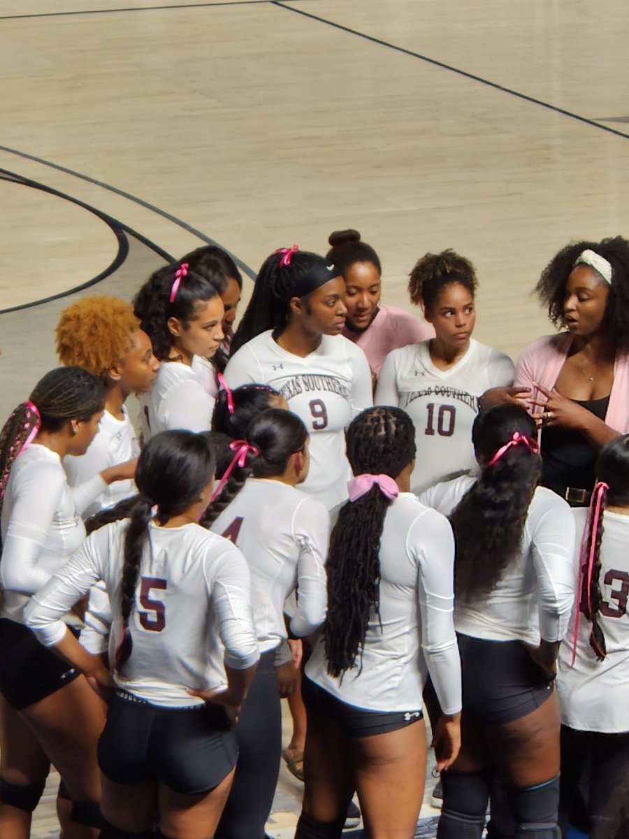 MrSmithMEd1's tweet photo. Attended the TSU vs PVAMU Volleyball Game Tonight to support @BTW_Houston ALUM! Even after my students graduate, if they extend the invitation, I will do what I can to pop up! #Hey9 #StillMyBaby #TeacherDuties #TSUTookTheWin https://t.co/o7UzhQGWXg
