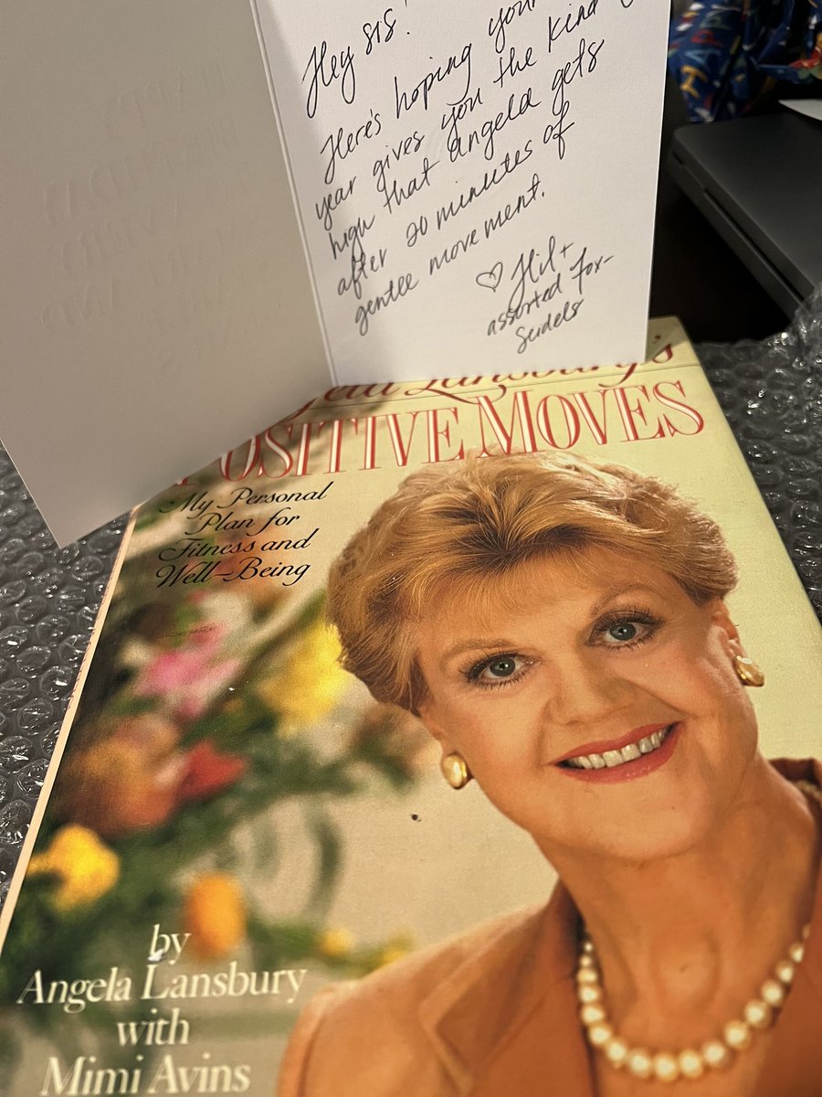RaeThe14's tweet photo. @MaintenancePod my bday gift showed up from my sister. “Hope this year gives you the kind of high Angela gets after 20 min of gentle movement.” ♥️😂 https://t.co/uaiIRf6Ij5