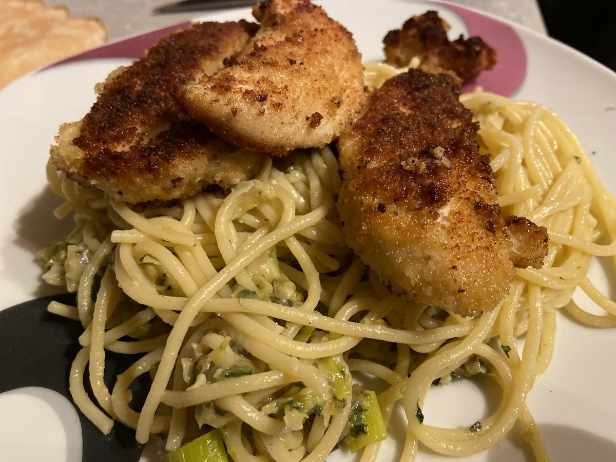 anja_micha's tweet photo. Wir testen mal wieder @hellofreshdev
Auf unserem Blog ( https://t.co/D8Gj4veES8 ) gibt es in den nächsten 5 Tagen immer wieder ein neues Gericht.
#hellofresh #essen #lebensmittel #kochen #selberkochen #lieferung #wocheneinkauf #nudeln #fettucine #pesto #hähnchenfilet #fleisch https://t.co/Z0eamD46H8