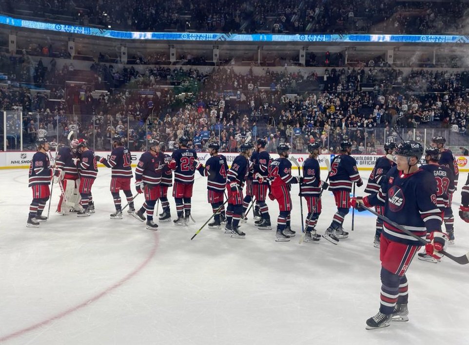 @NHLJets !!! JETS SHUTOUT WIN !!!
Helle-Yeah #Handshakes  
#GoJetsGo #GoBlueToba 💙