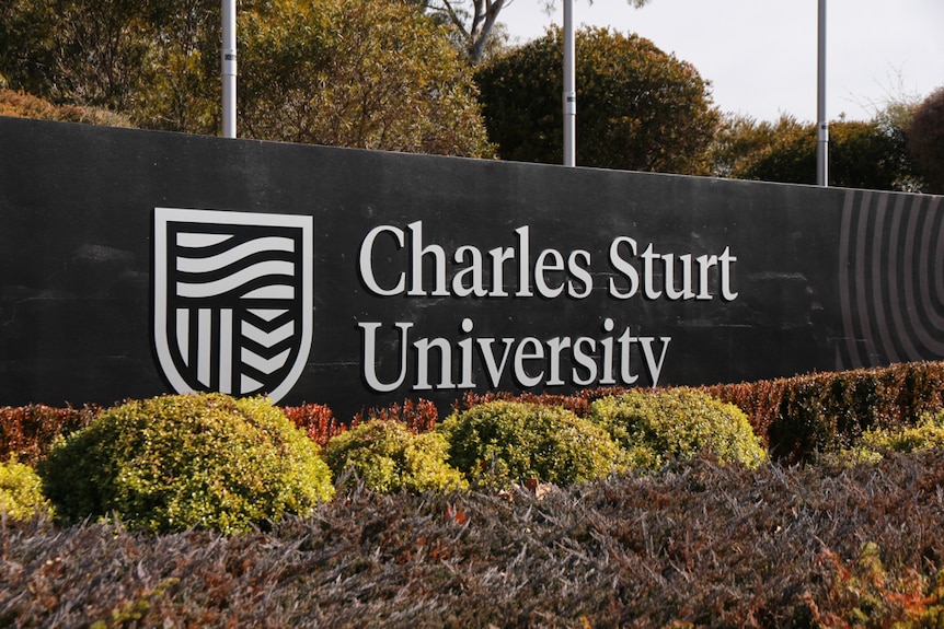 BluCatDev's tweet photo. I'M FINISHED!!!!
At 13:45 on 21st October 2022, I submitted the very last assessment of my university degree!
#charlessturtuniversity #csu #csupride #csulife #computerscience #gamedev #programming #graduate https://t.co/txMaQ214oQ