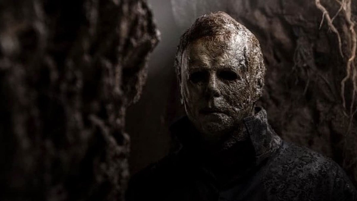 Check out our review of Halloween Ends! hotzombieaction.com/horror-movies/…