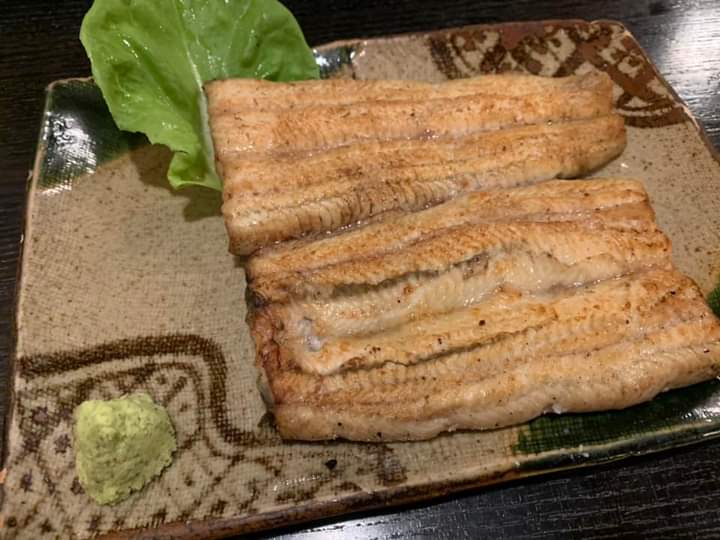 y6arqZtxx8Tgtgl's tweet photo. お昼ごはん(⁠^⁠^⁠)
育ちが悪いからなのか舌が馬鹿だからなのかわからんが白焼きは一切旨いと思わない。子供だからやっぱり鰻はタレびしゃがけじゃないとね(⁠^⁠^⁠) https://t.co/pZFvQ9Yg1c