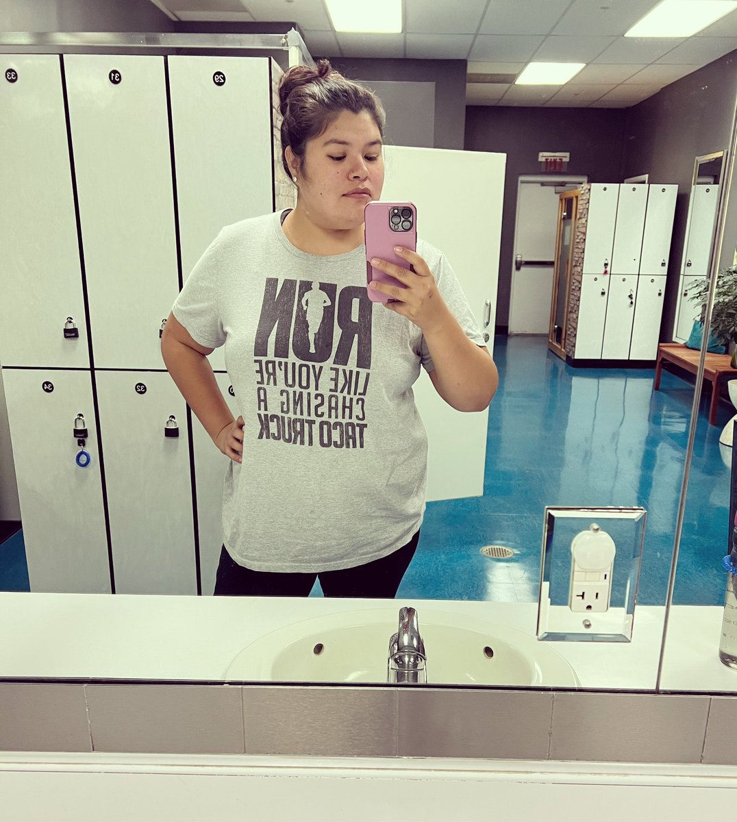 BeckHr93's tweet photo. Favorite workout shirt #funnyworkoutshirts https://t.co/8oqo8cJ0Jj