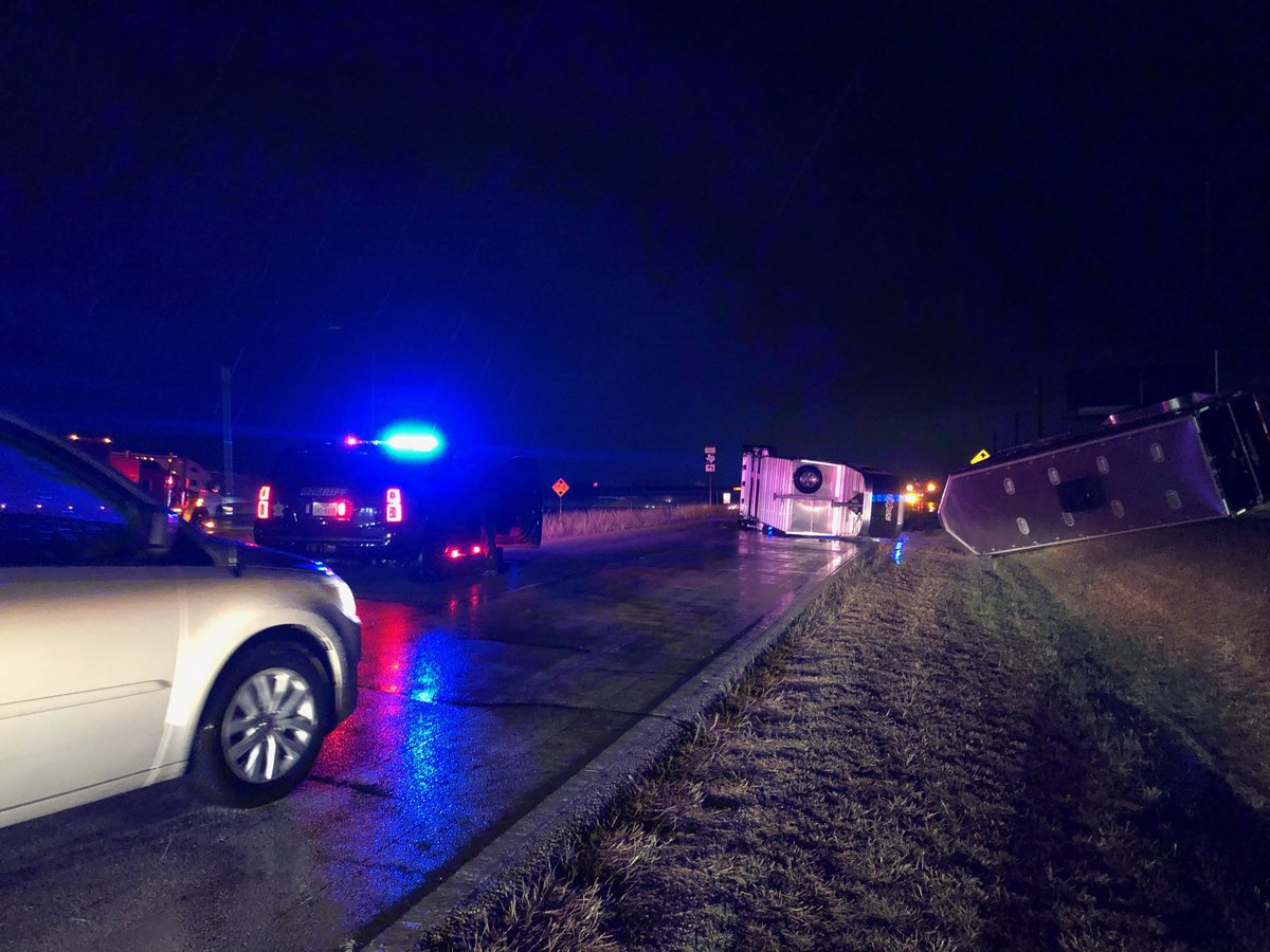 KXAN_Weather's tweet photo. Extensive wind damage reported on south side of Jarrell from possible tornado or strong thunderstorm winds. In addition to these trailers blown onto I-35, a fire station had its windows and garage doors blown out. (Gabe Cox/@tornadotrackers) https://t.co/egla0lH8RI