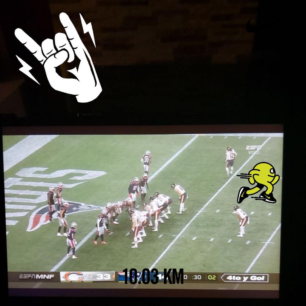 jsgctec's tweet photo. #bearsvspatriots así o más vicio de correr los #MondayNightFootball 🏉 @ManicomioRunner #Reto2022kms #Reto50kmsSemanal 🏃‍♂️🤟👍 https://t.co/W3tEZ09q2Q