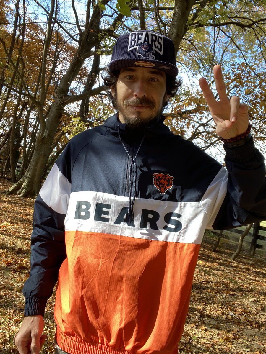 rogerhayden95's tweet photo. How bout them bears.. How’s all the New England fans doing that tweeted me before the game doing??? Ain’t heard from ya phone must went dead 🤣😂😂😅 #daaaabears #nfl #mnf https://t.co/5k3wTV3yAO