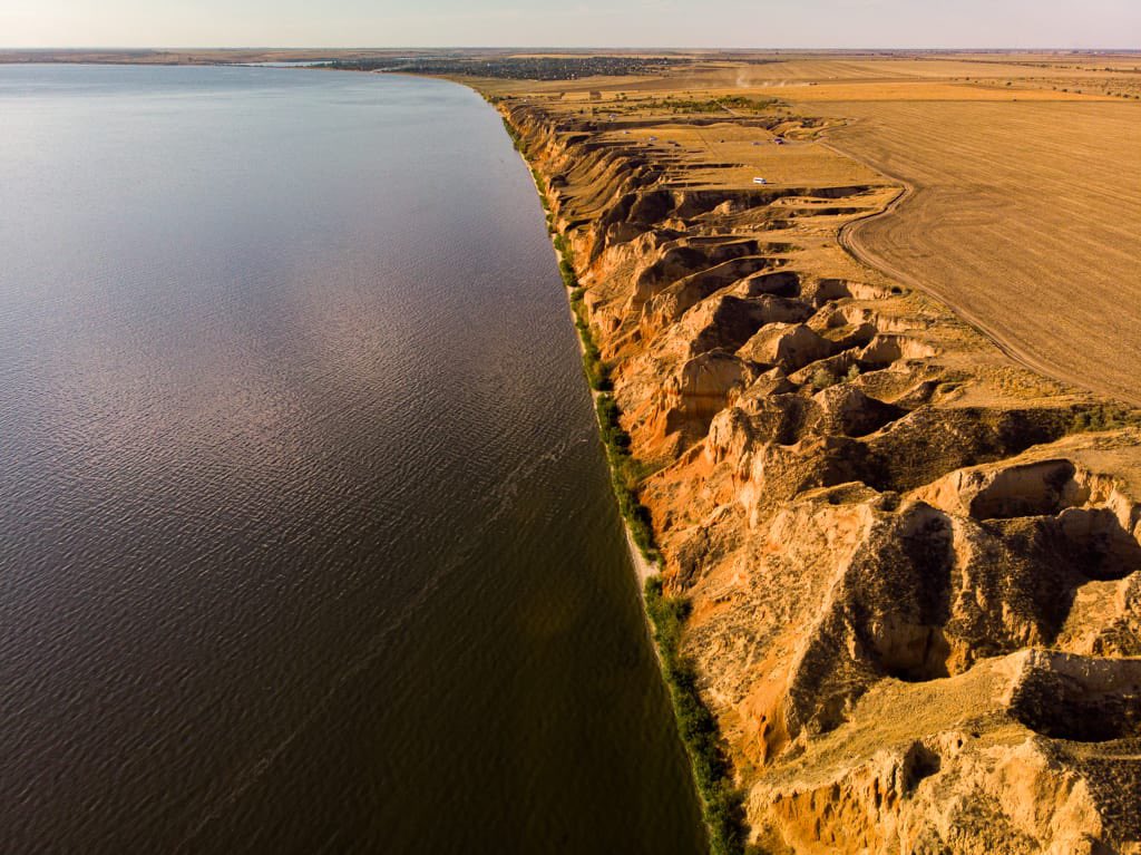 visegrad24's tweet photo. The incredible Kherson Cliffs… 🇺🇦 https://t.co/7W7bYRXQTU