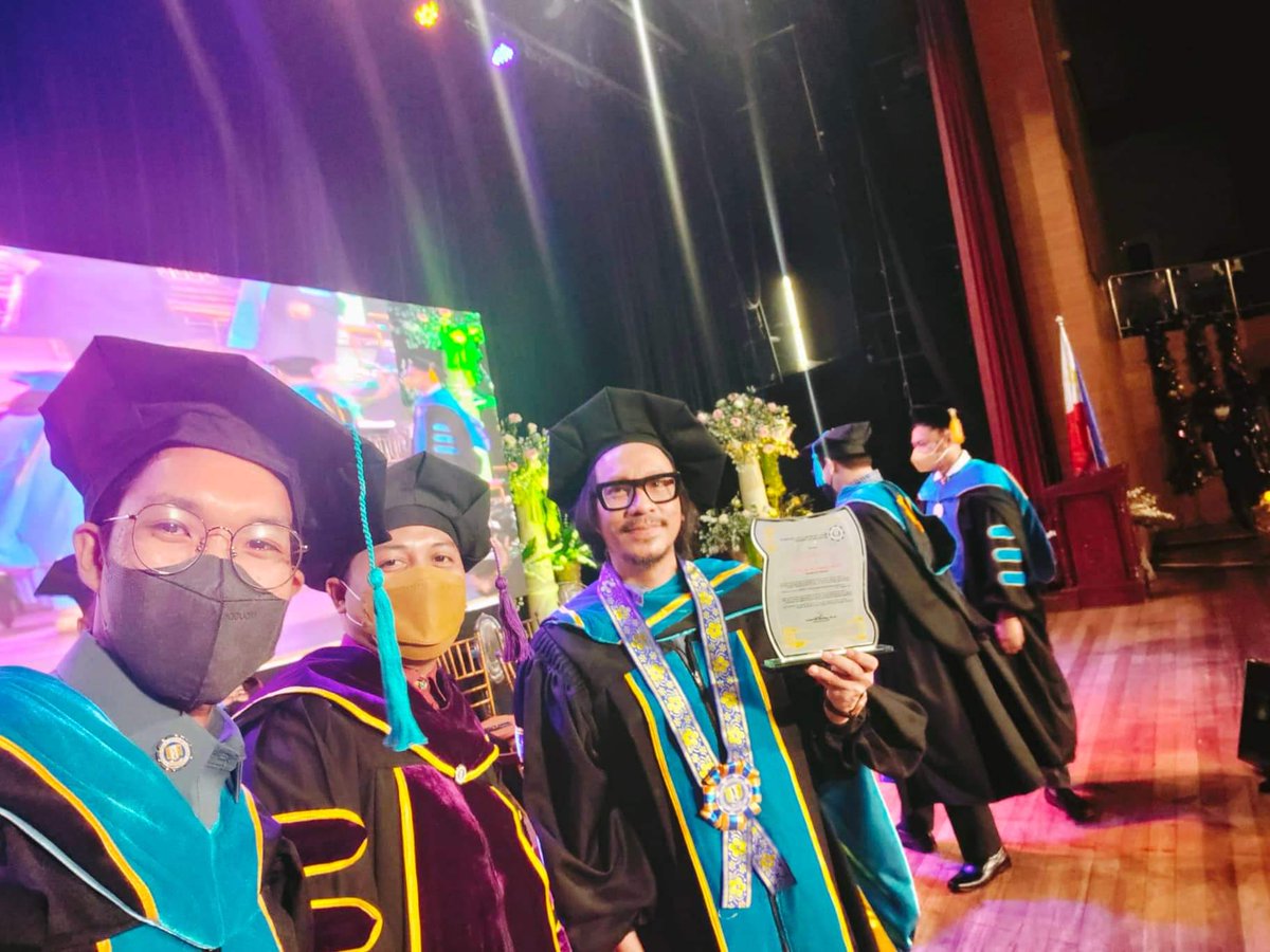 tolongharij's tweet photo. With our CAS Commencement Speaker, Mr. Lourd de Veyra during the 51st Commencement Exercises of Rizal Technological University, October 24. —Tanghalang Pasigueño, Pasig City. https://t.co/CzzToFGtuj
