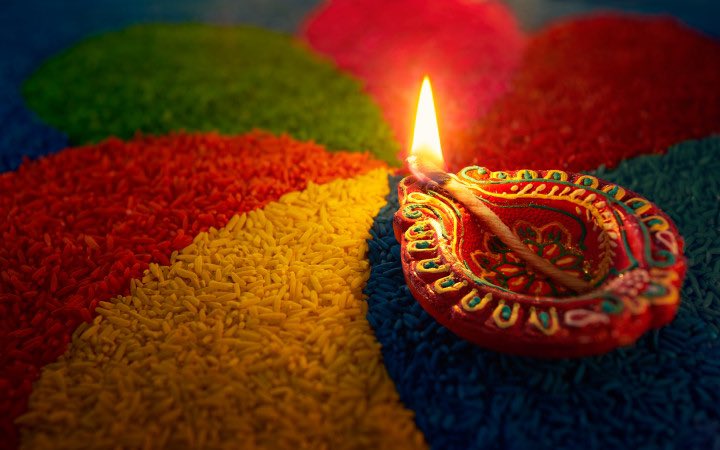 hmricks74's tweet image. Thinking of loved ones &amp;amp; neighbours 
(I can hear fireworks tonight). 
Wishing those who celebrate a joyous Diwali. ✨