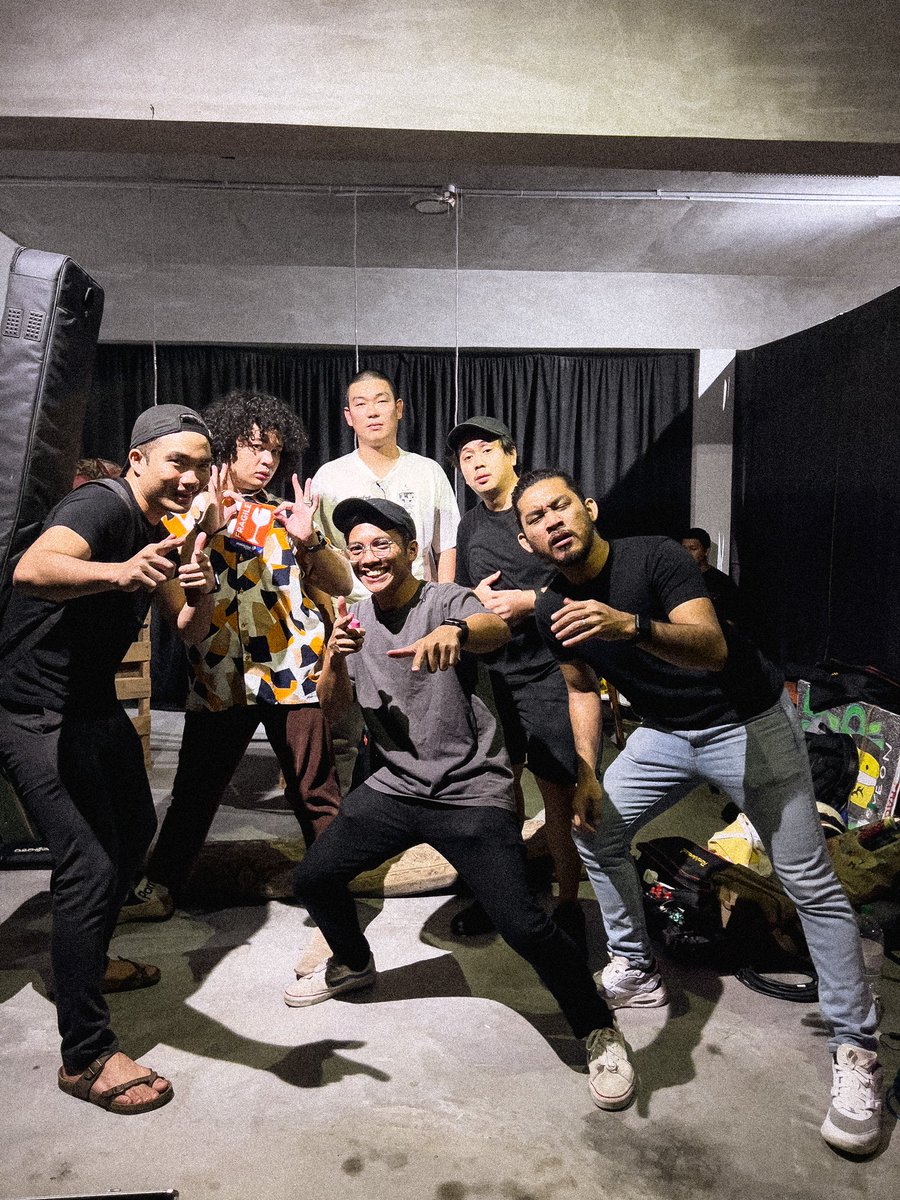 wearemeruked's tweet photo. What a week, we’re incredibly blessed to be able to do this while still balancing our day jobs #bandsinggah #RiuhBenor @AngkasaSpace @Rakitamy #meruked https://t.co/Rs4vVX1RI2