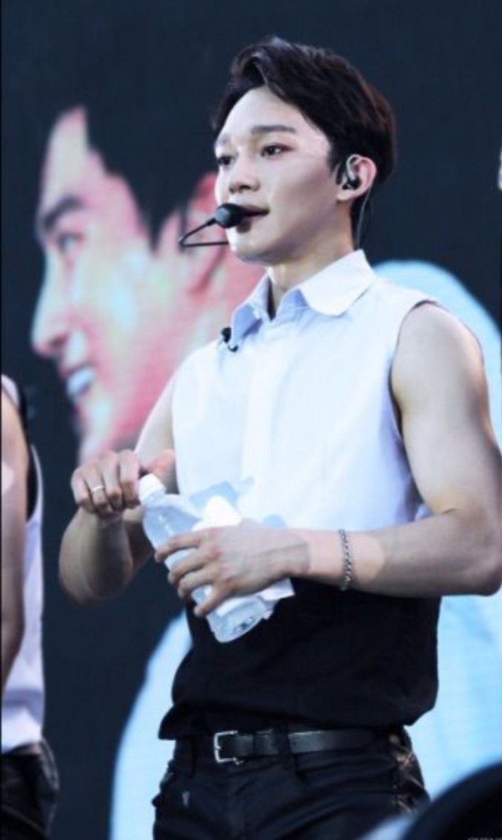 cottonO2_erni's tweet photo. I prefer sleeveless Jongdae? Coz Malaysia's weather is always warm. hehehe
Chen Last Scene Teaser
#ChenScene2 #첸 #CHEN #종대 #CHEN_사라지고있어 #CHEN_사라지고있어_LastScene
@weareoneEXO https://t.co/yz3V98YqMP