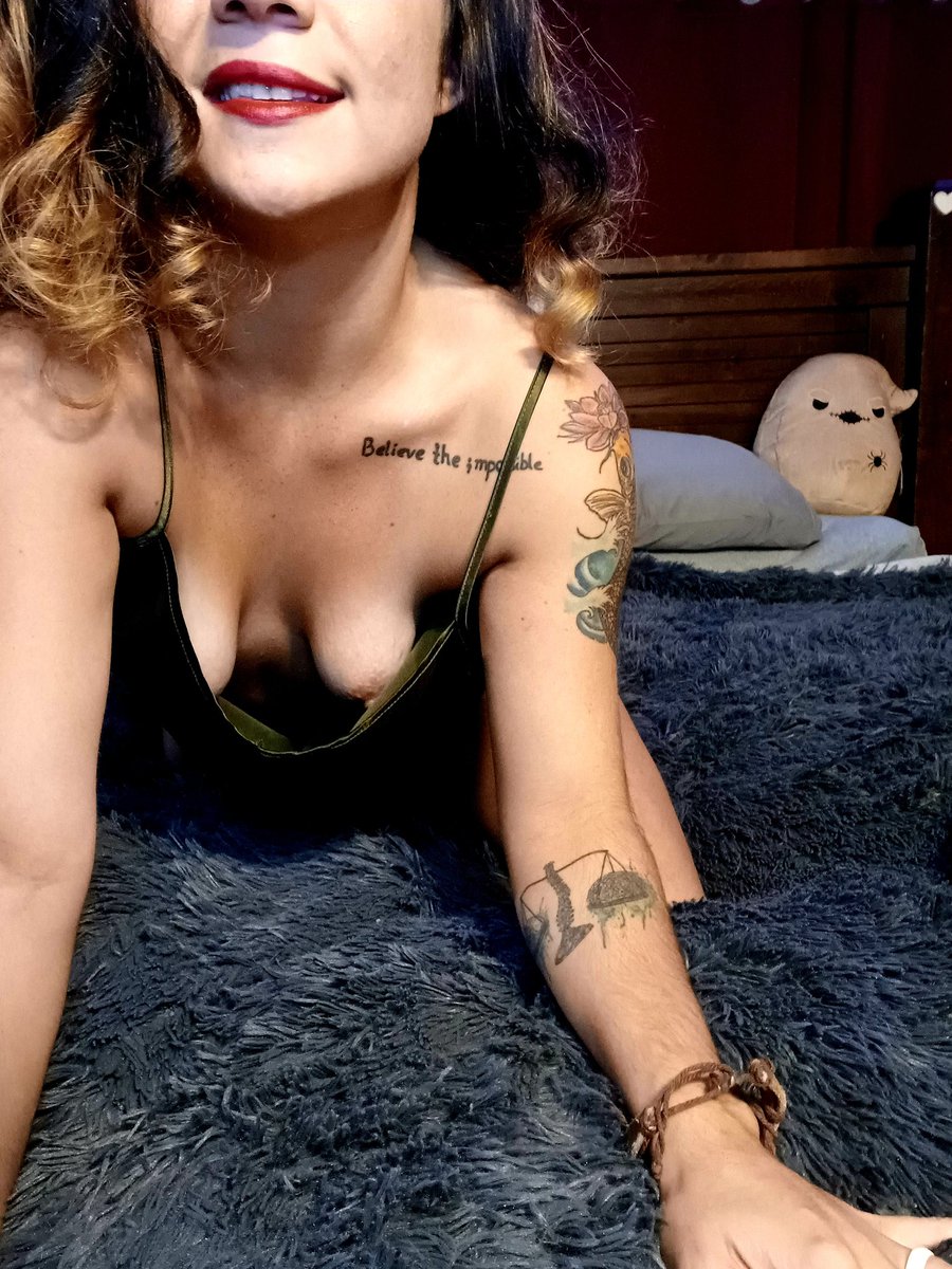 msscarlettrayne's tweet photo. I can't sleep. Who wants to tuck me in and cuddle!?!? 

#onlyfansgirl #tuckmein #onlyfansmodel #onlyfansfree #scarlettrayne #nobragirls #NoBraNoProblem #cumtome https://t.co/8CZMGMhlFC