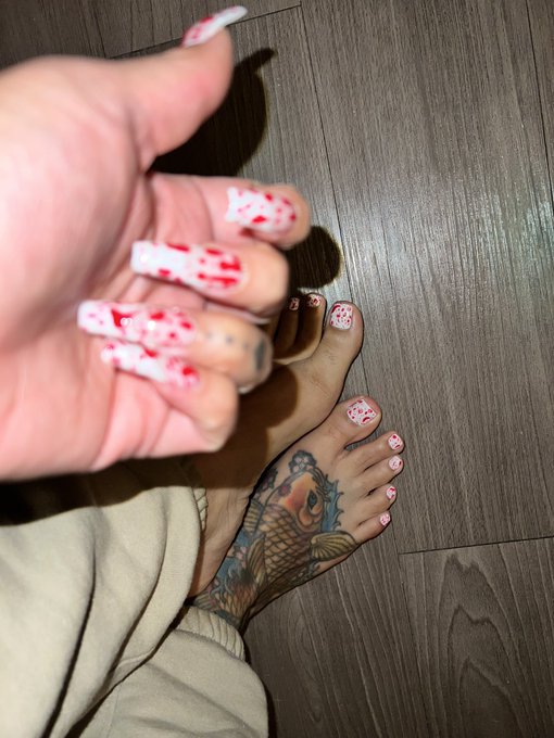 Shout out to my Chicago boo (MARIUSZ) for paying for my #halloweennails set! I absolutely love them!<a href="/tag/halloweennails"class="tags"><span>#halloweennails</span></a>