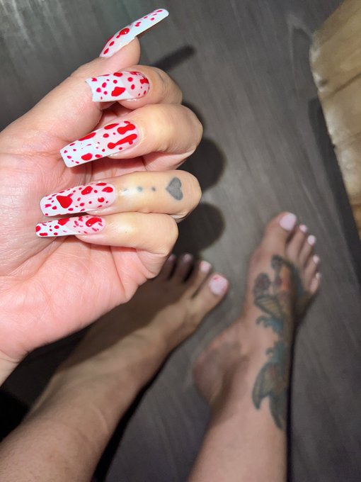 Shout out to my Chicago boo (MARIUSZ) for paying for my #halloweennails set! I absolutely love them!<a href="/tag/halloweennails"class="tags"><span>#halloweennails</span></a>