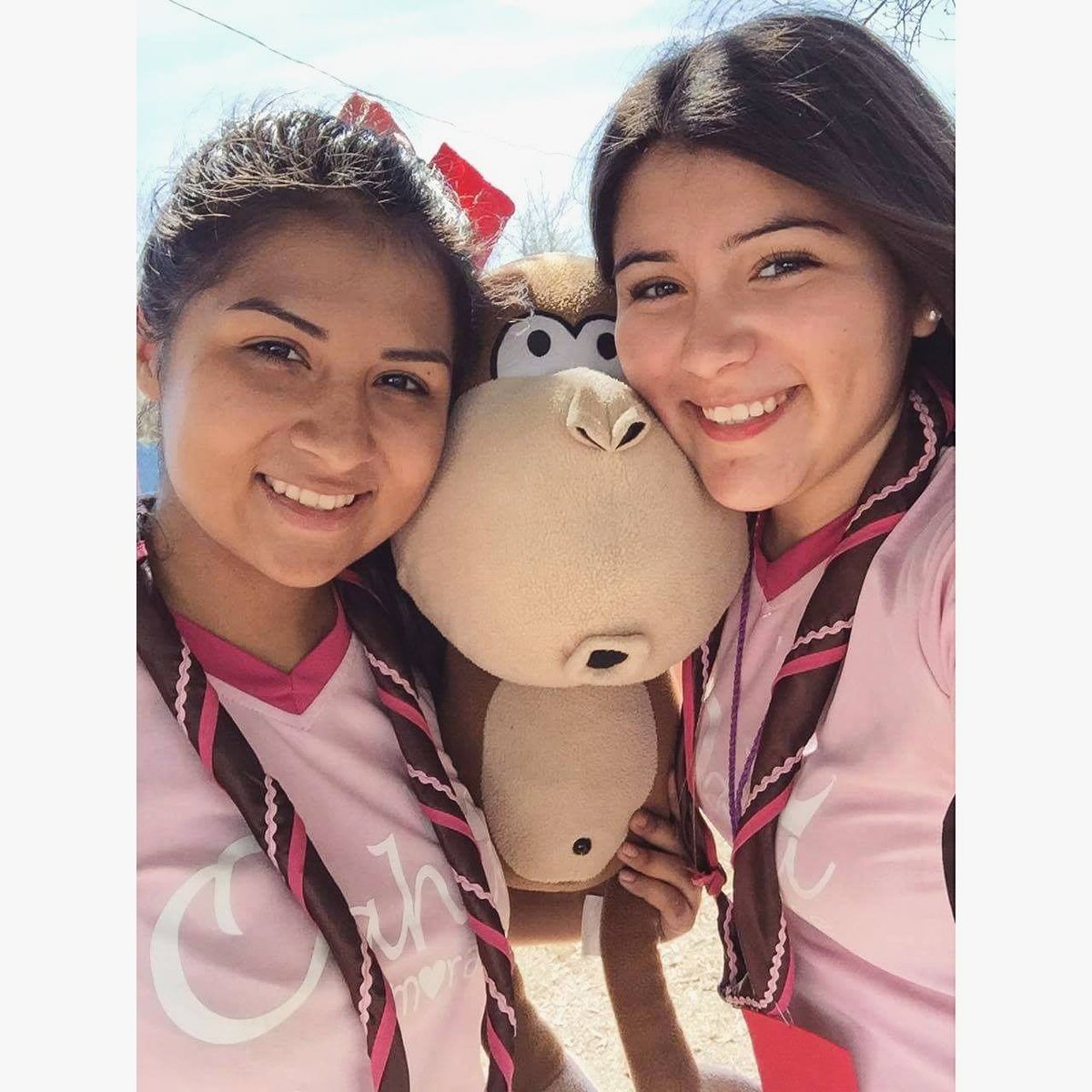maferardz's tweet photo. La vdd nunca me despedí, solo me cuida el eslabón @menaalm_ 🙊🙊🙊
El sábado vuelvo a ser team con mi Conchi bella💗🙊👑 #enaMoraine #ComeBack2016 https://t.co/3yu2CbsFSt