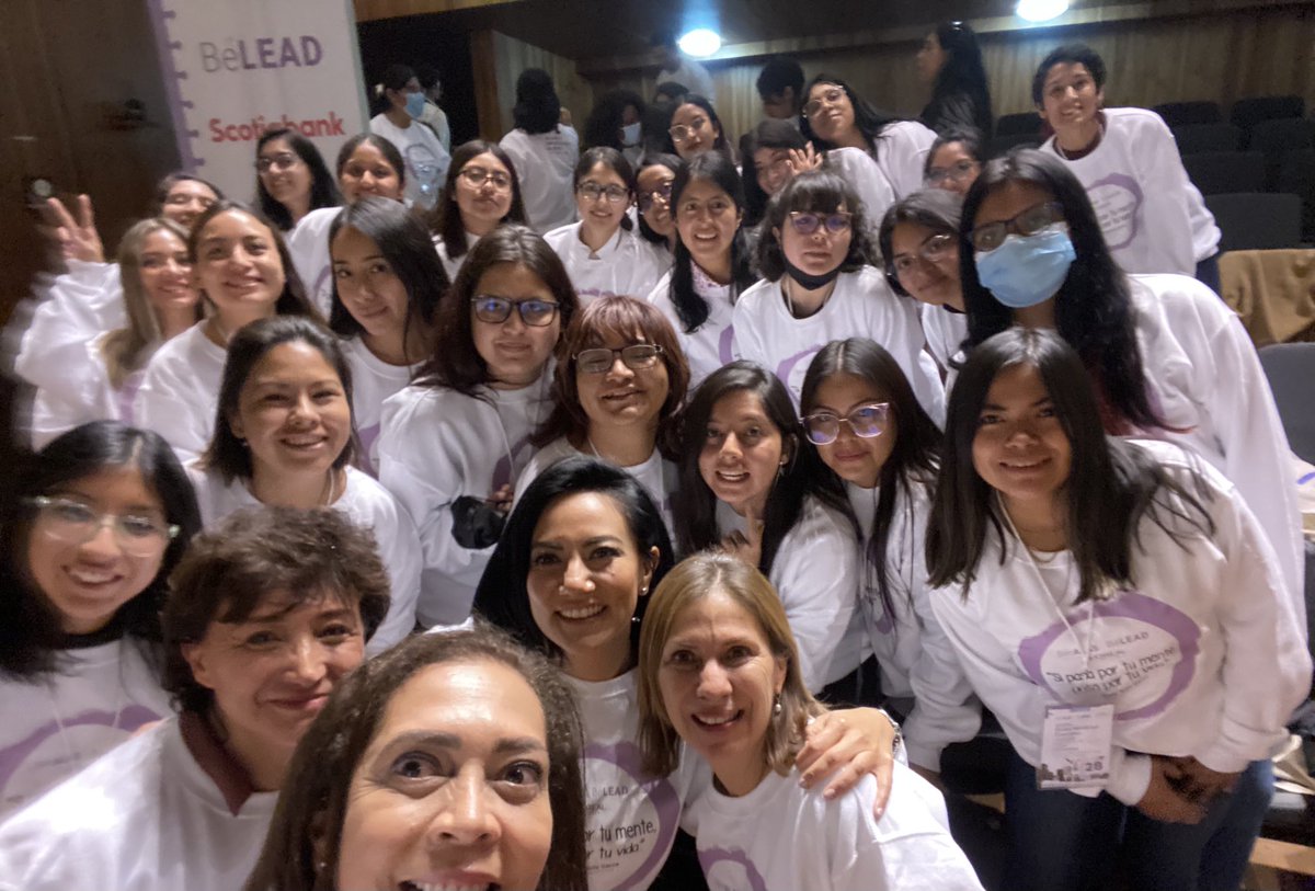 adriafavela's tweet photo. Hoy participando en mesa redonda sobre Mujeres Líderes compartiendo nuestras experiencias con estudiantes universitarias de todo el país del programa #BécAlas #BeLead empoderando mujeres. Muy interesante. Gracias @BlancaHerediaR https://t.co/8qN04hYzkg