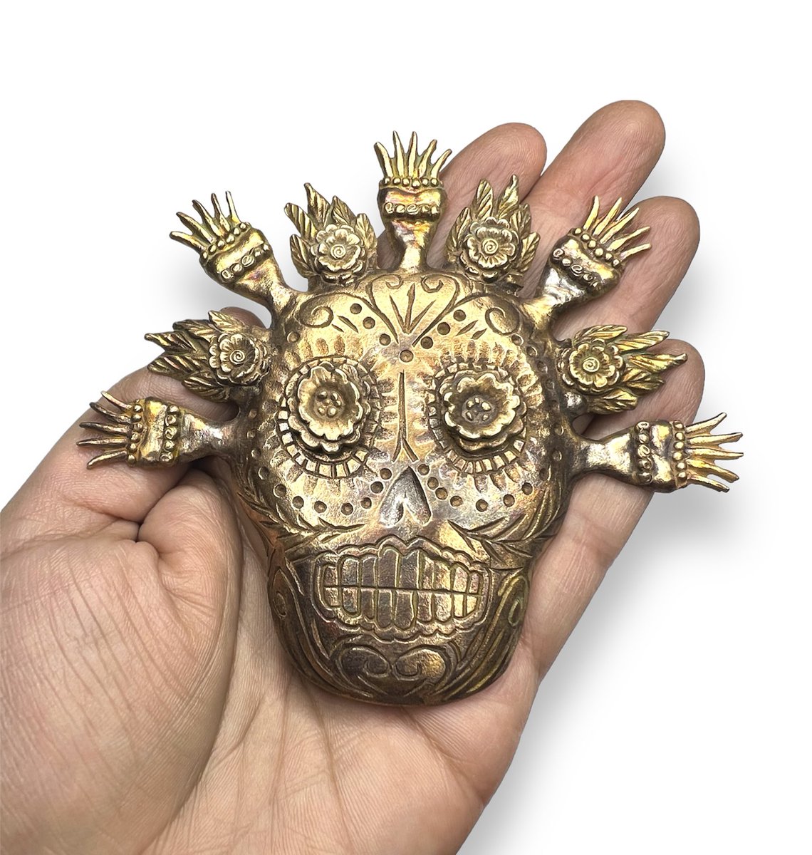 LorenaAngulo's tweet image. Sugar Skull “Queen of Hearts”
Bronze brooch