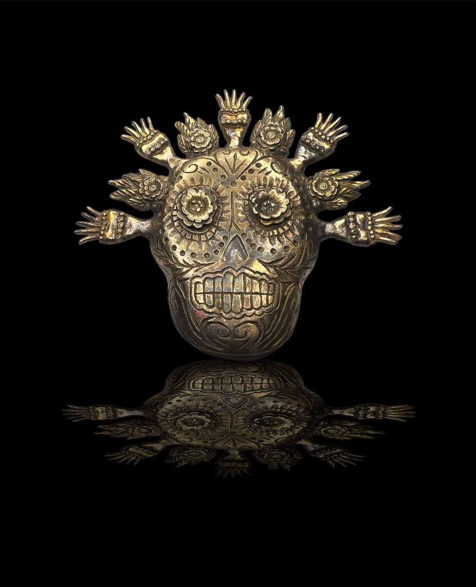 LorenaAngulo's tweet image. Sugar Skull “Queen of Hearts”
Bronze brooch