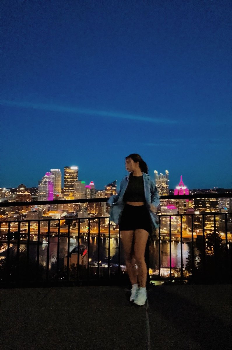 MollyCrowell's tweet photo. Pretty city https://t.co/UyvvG6XlKa