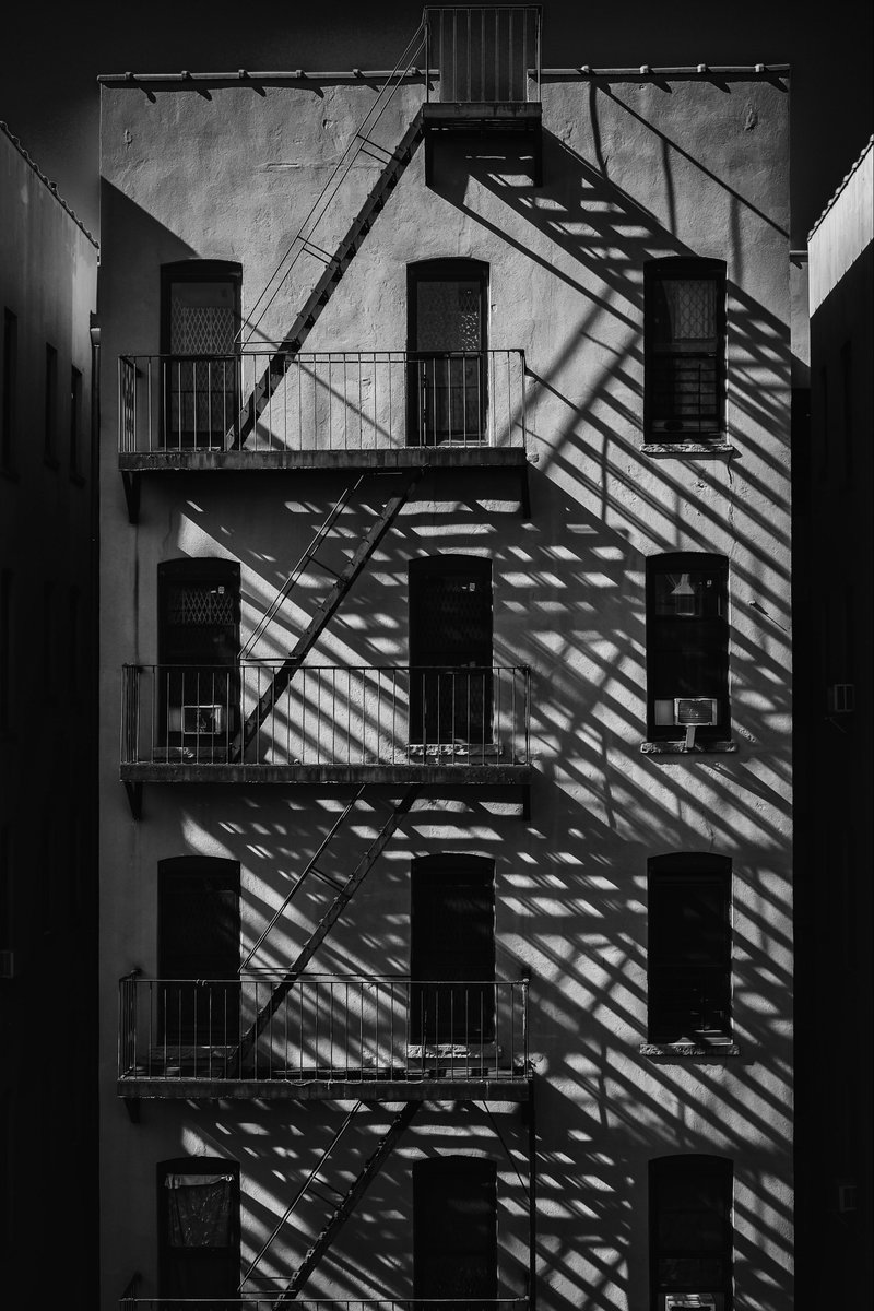 youngsol's tweet photo. Bronx Symmetry | Visual Diary 

@FujifilmX_US @StreetEvolution 
 #streetphotographyinternational #visualstorytelling #candidphotography #candidstreetphotography #documentaryphotography #fujifilmxt1 #fujifilmxseries #fujifilmx_us #streetphotography #myfujifilmlegacy https://t.co/RnCiRO0QYD